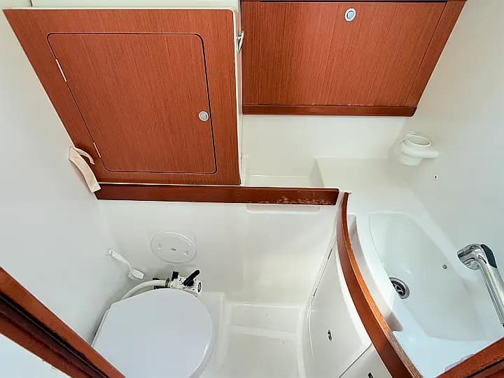 Oceanis 43 in Sukošan / D-Marin Dalmacija Marina - Photo 5