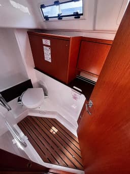 Bavaria Cruiser 34 in Sukošan / D-Marin Dalmacija Marina thumbnail 11