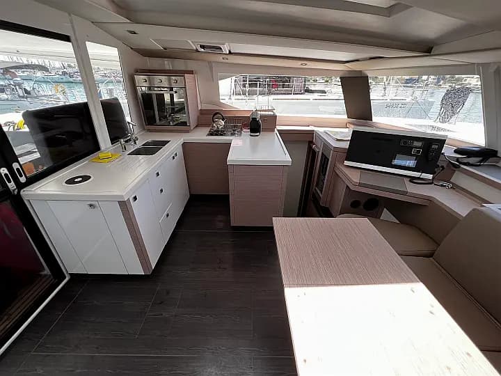 Astréa 42 in Sukošan / D-Marin Dalmacija Marina - Photo 5