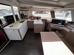 Astréa 42 in Sukošan / D-Marin Dalmacija Marina thumbnail 4