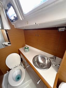 Sun Odyssey 419 in Tortola / Road Town / Fort Burt Marina thumbnail 22