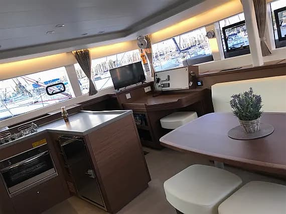 Lagoon 450 Fly in Kefalonia / Sami Port - Photo 3