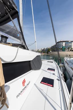 Isla 40 in Lefkada / Port of Lefkas thumbnail 6