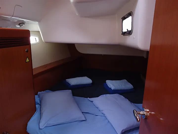 Oceanis 43 in Athens / Alimos Marina - Photo 5
