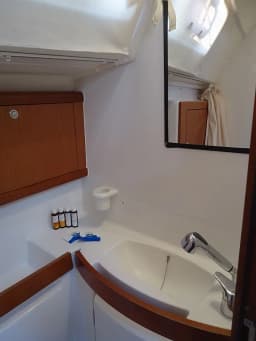 Oceanis 43 in Athens / Alimos Marina thumbnail 5