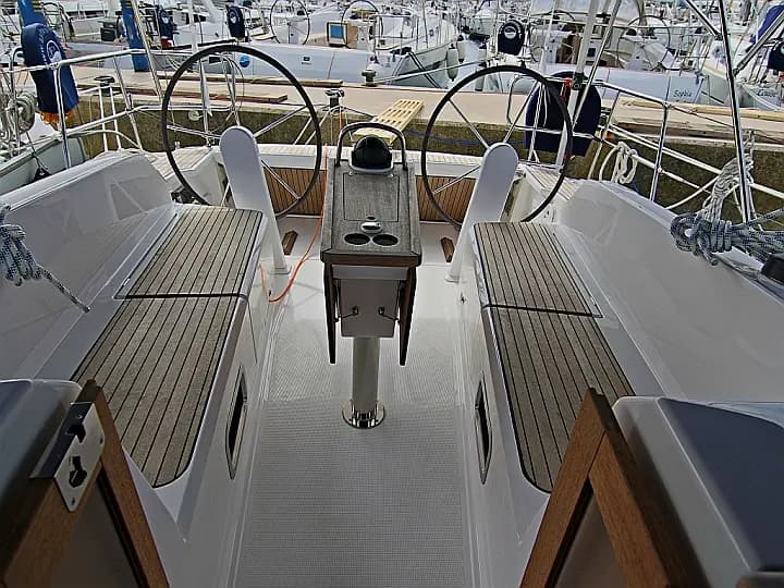 Bavaria Cruiser 41 in Sukošan / D-Marin Dalmacija Marina - Photo 5