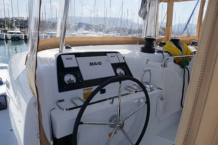 Lagoon 42 in Lavrion Main Port - Photo 4