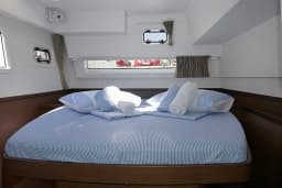 Lagoon 42 in Lavrion Main Port thumbnail 9