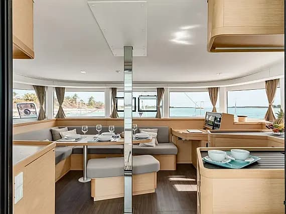 Lagoon 42 in Eden Island / Mahe, Victoria / Eden Island Marina - Photo 3