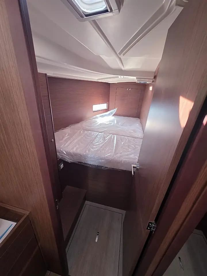 Oceanis 40.1 in Paros port - Photo 4