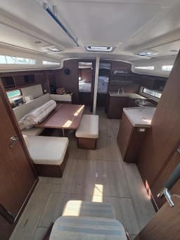 Oceanis 40.1 in Paros port thumbnail 9