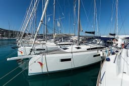 Sun Odyssey 410 in Sardinia / Olbia / Marina di Olbia thumbnail 9