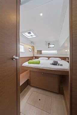 Lagoon 42 in Lavrion Main Port thumbnail 21