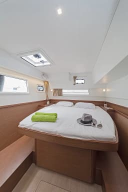 Lagoon 42 in Lavrion Main Port thumbnail 22
