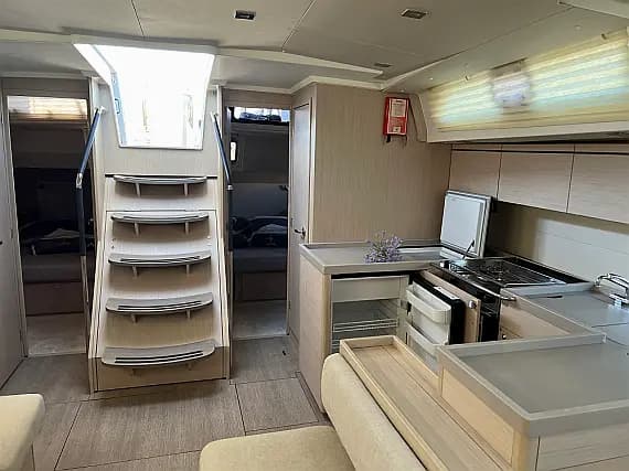 Oceanis 51.1 in Sukošan / D-Marin Dalmacija Marina - Photo 3