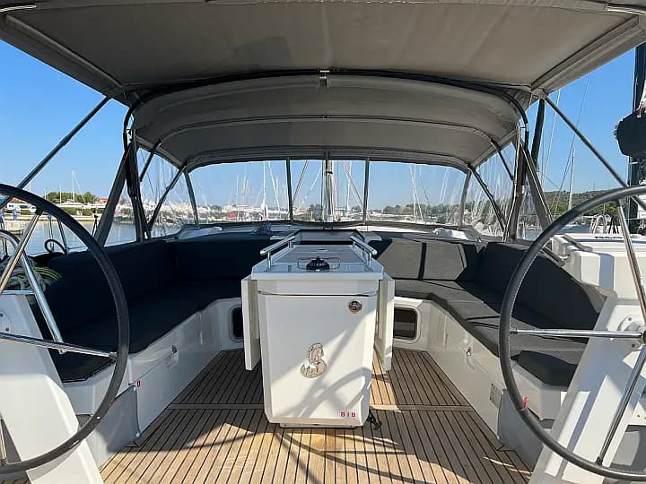 Oceanis 51.1 in Sukošan / D-Marin Dalmacija Marina - Photo 4