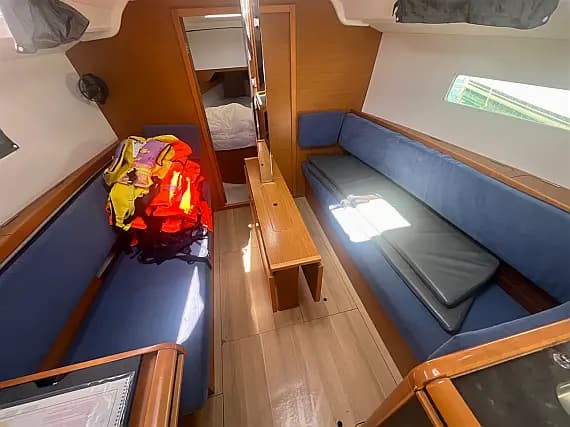 Sun Odyssey 349 in Sukošan / D-Marin Dalmacija Marina - Photo 3