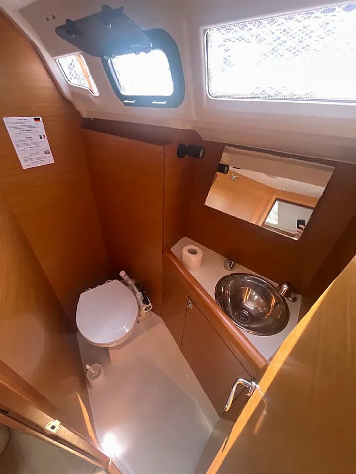 Sun Odyssey 349 in Sukošan / D-Marin Dalmacija Marina - Photo 5