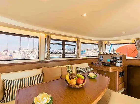 Lagoon 42 in Paros port - Photo 3