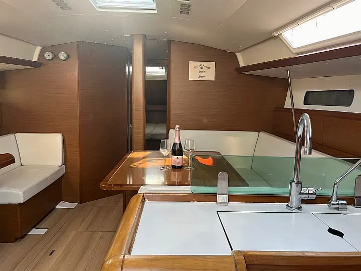 Sun Odyssey 449 in Sukošan / D-Marin Dalmacija Marina - Photo 5