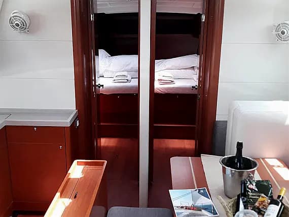 Oceanis 46.1 in Piraeus / Marina Zeas - Photo 3