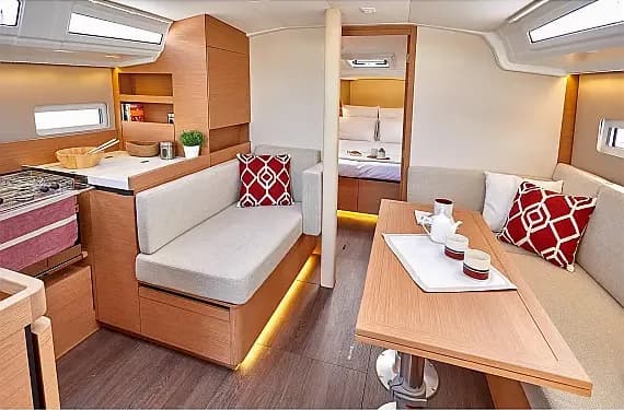 Sun Odyssey 410 in Skiathos - Photo 3