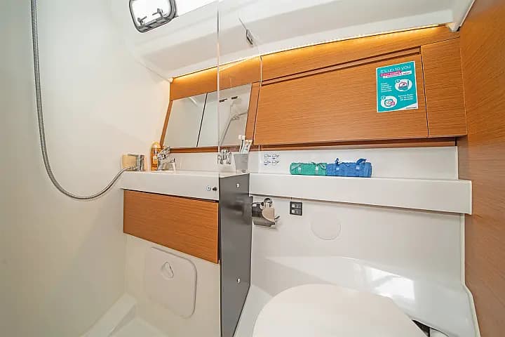 Sun Odyssey 410 in Skiathos - Photo 4