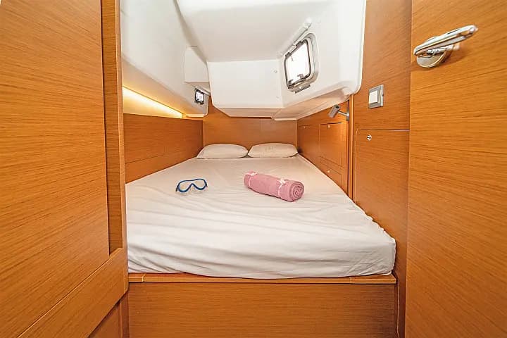 Sun Odyssey 410 in Skiathos - Photo 5