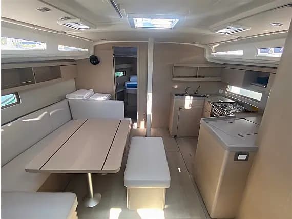 Oceanis 40.1 in Athens / Alimos Marina - Photo 3