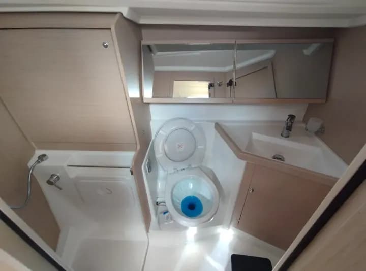 Oceanis 40.1 in Athens / Alimos Marina - Photo 5