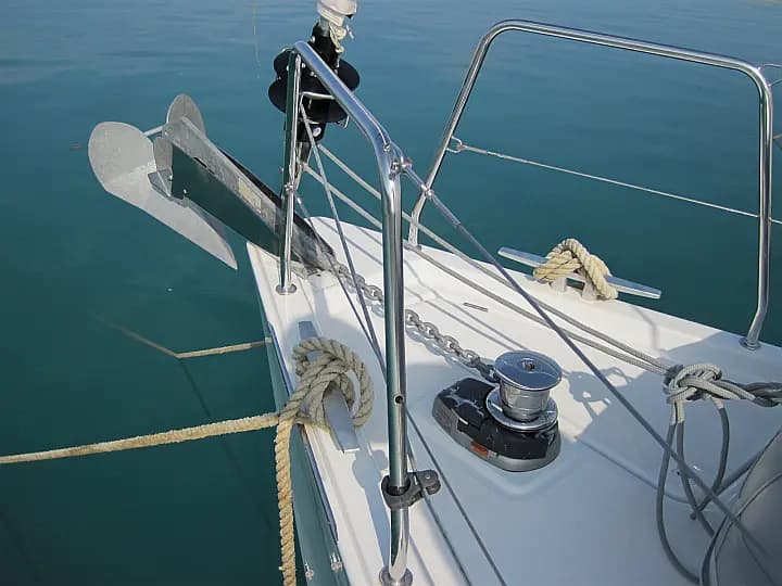 Oceanis 41.1 in Sicily / Capo d'Orlando Marina - Photo 2