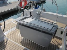 Oceanis 41.1 in Sicily / Capo d'Orlando Marina thumbnail 6