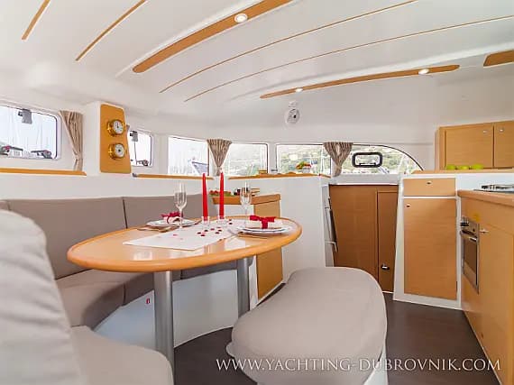 Lagoon 380 in Dubrovnik / ACI Marina Dubrovnik - Photo 3