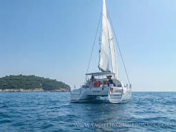 Lagoon 380 in Dubrovnik / ACI Marina Dubrovnik thumbnail 7