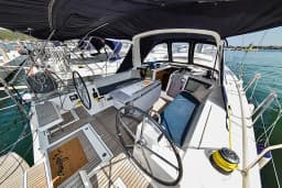 Oceanis 41.1 in Sukošan / D-Marin Dalmacija Marina thumbnail 11