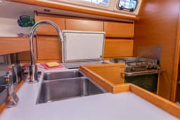Sun Odyssey 439 in San Vincenzo / Marina di San Vincenzo thumbnail 11