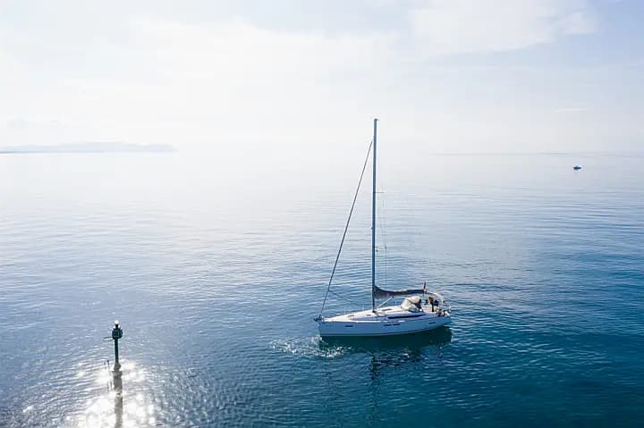 Sun Odyssey 439 in San Vincenzo / Marina di San Vincenzo - Photo 5