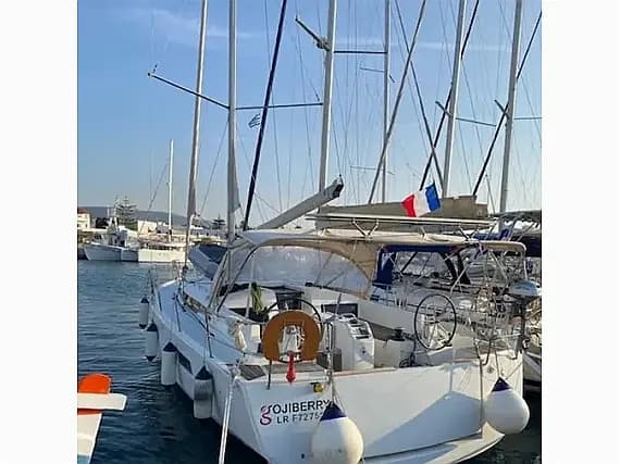 Sun Odyssey 440 in Paros port - image 1