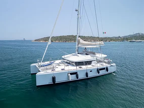 Lagoon 52F in Sardinia / Portisco / Cala dei Sardi - Photo 1