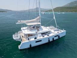 Lagoon 52F in Sardinia / Portisco / Cala dei Sardi thumbnail 39