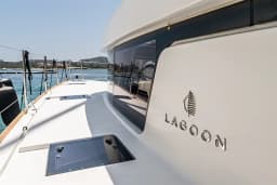 Lagoon 52F in Sardinia / Portisco / Cala dei Sardi thumbnail 4
