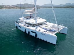 Lagoon 52F in Sardinia / Portisco / Cala dei Sardi thumbnail 40
