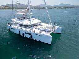 Lagoon 52F in Sardinia / Portisco / Cala dei Sardi thumbnail 41
