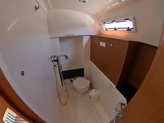 Deck plan of Bavaria 32 Cruiser in Marmaris / Adaköy Marina