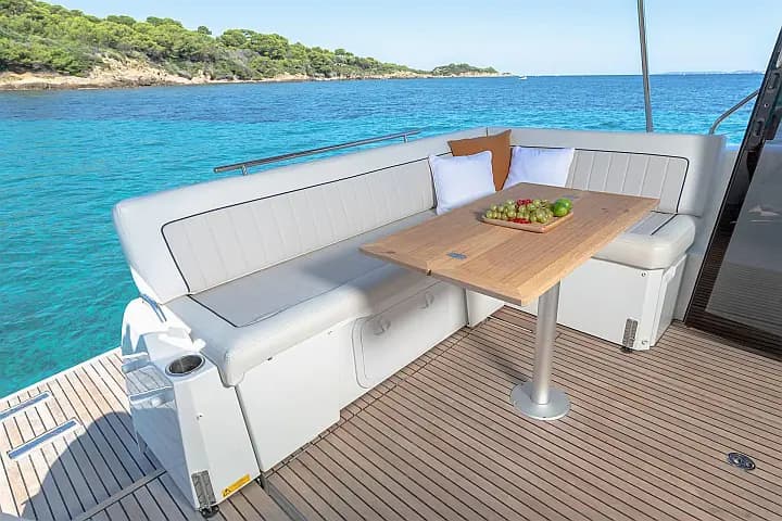 Jeanneau NC 37 in Makarska harbor - Photo 4
