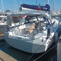 Bavaria C42 in Vibo Marina thumbnail 10