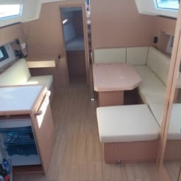 Bavaria C42 in Vibo Marina thumbnail 13