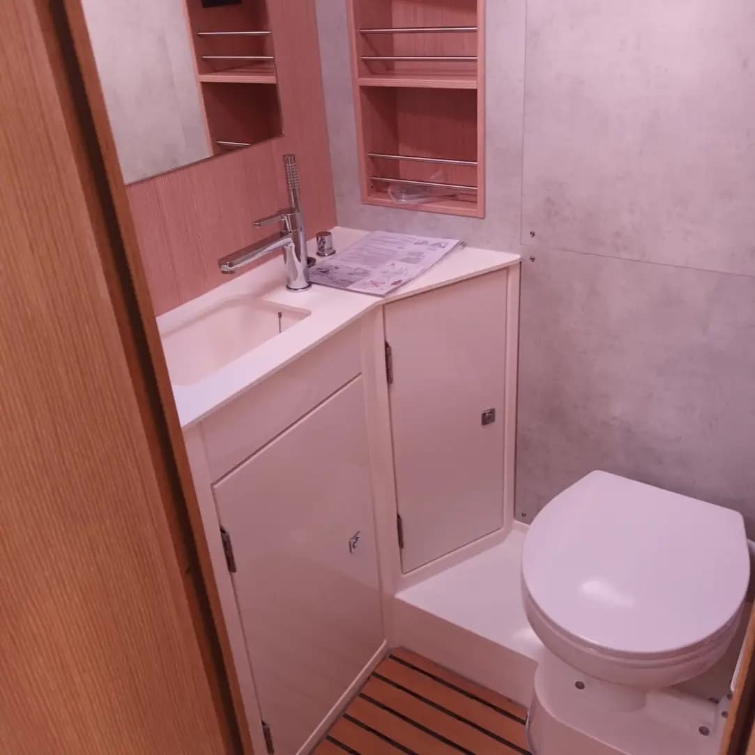 Bavaria C42 in Vibo Marina - Photo 4