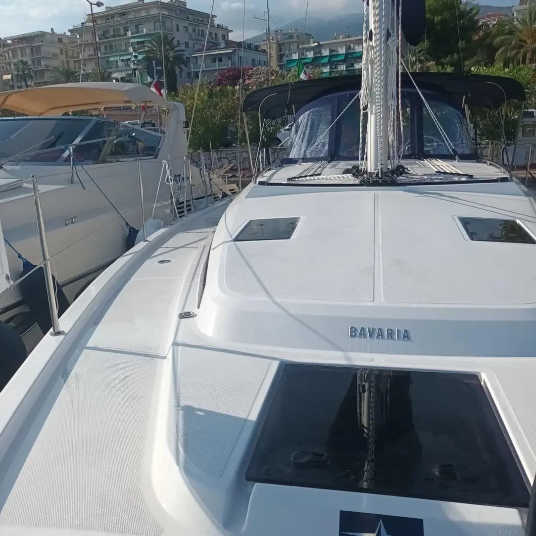 Bavaria C42 in Vibo Marina - Photo 5