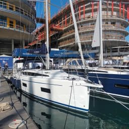 Bavaria C42 in Vibo Marina thumbnail 6